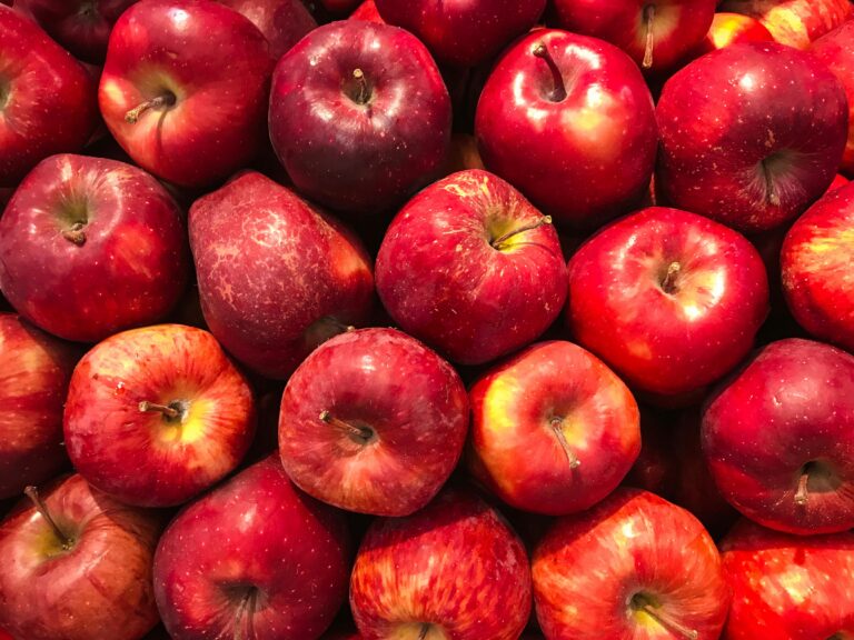 Australian Premium Fruits: Why Avocados, Apples & Pears from Down Under Stand Out